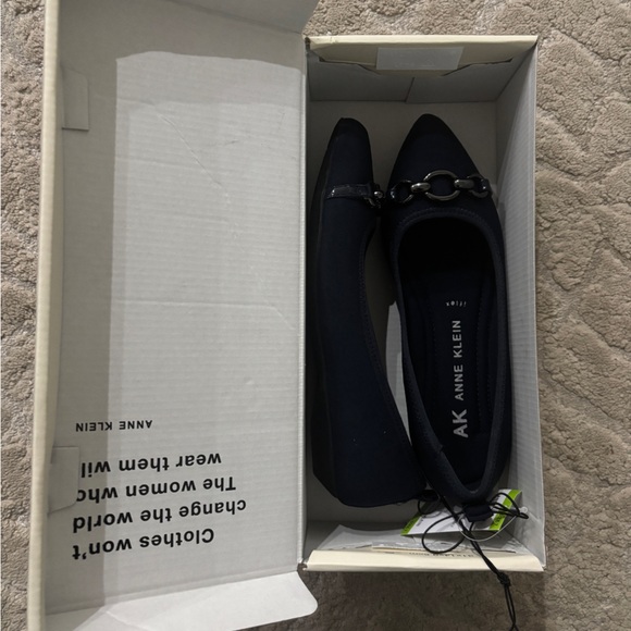 NWT Anne Klein Women's Navy Ballet Flats - Picture 3 of 7